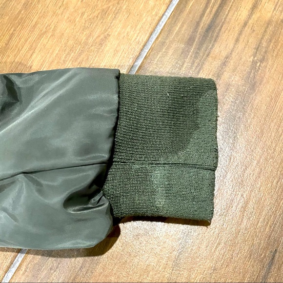 Ambiance Apparel Green Bomber Jacket (Size M) 🌹 - Picture 11 of 16